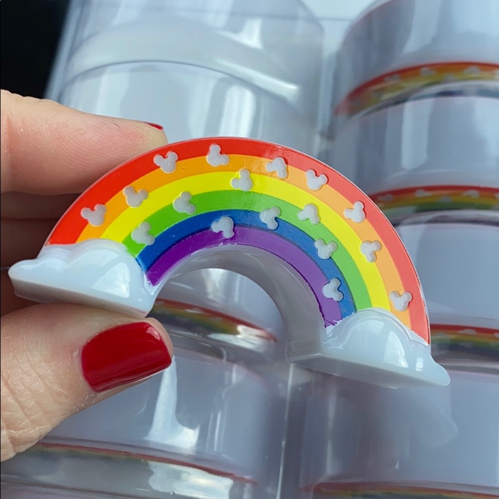 Disney rainbow 🌈 mickey’s light up ice cube